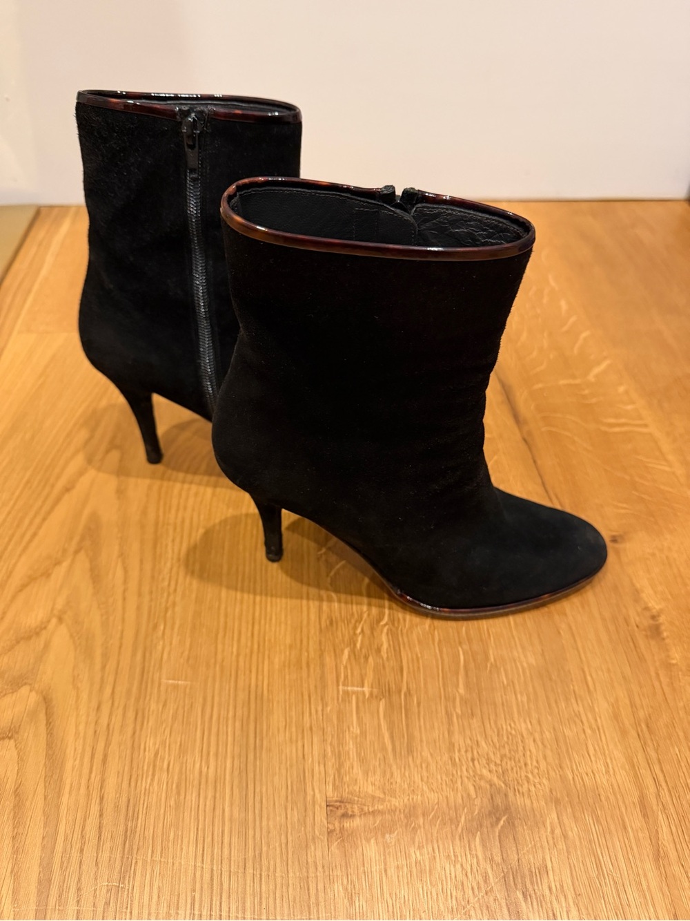 🖤 Stuart Weitzman Suede Booties with Tortoise Trim 🖤
